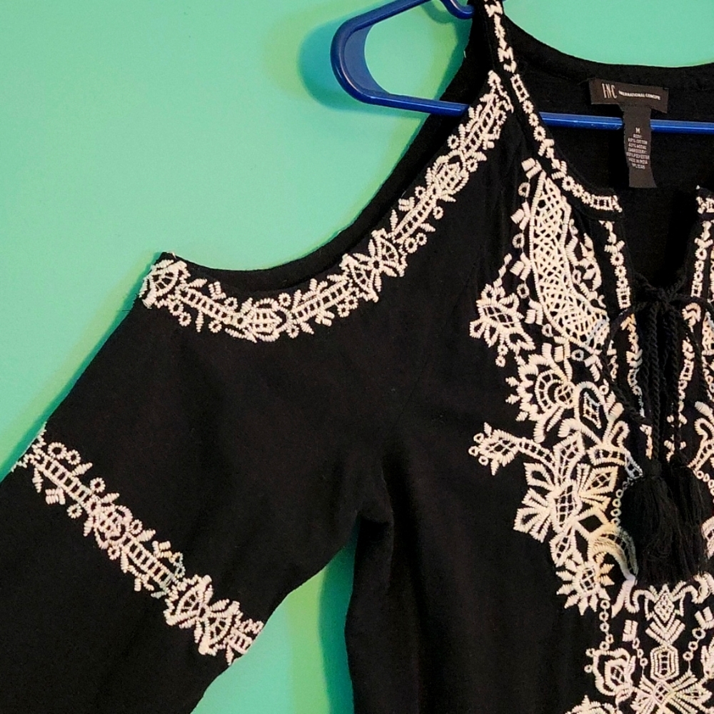 INC  International Concepts Black and white cold shoulder top - Picture 4 of 5